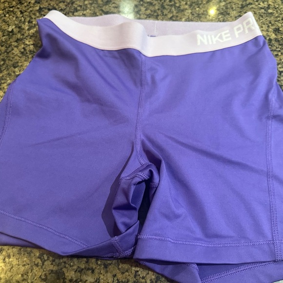 Nike Shorts - Picture 1 of 5